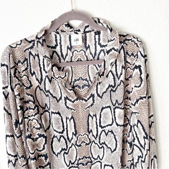 CAbi Top Women's Medium Serpentine Blouse Semi-Sheer Snakeskin Baddie Career - Picture 3 of 7